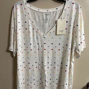 NWT Kyte Baby Women’s Relaxed Fit V-Neck in Cloud Rainbow Heart XL
